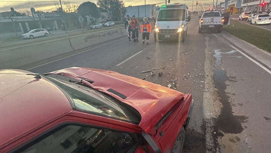 Choque en Avenida Circunvalación de Santa Rosa: involucraron un auto, una camioneta y un bebé