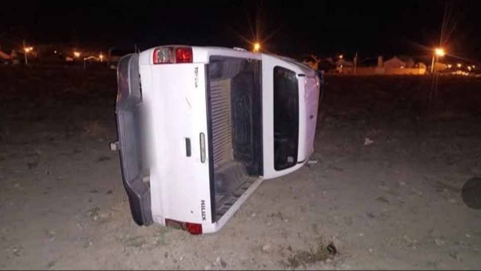 25 de Mayo: dos adolescentes hospitalizados tras volcar con una camioneta