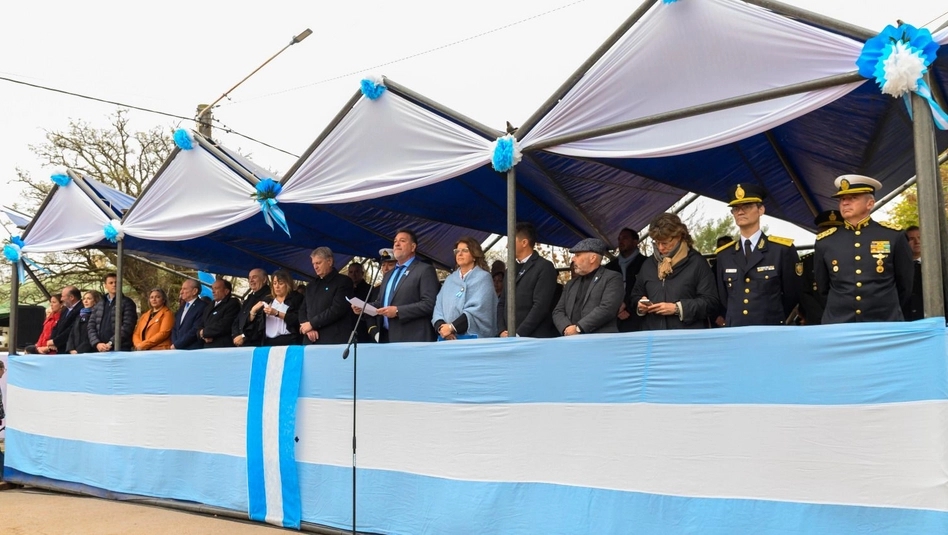Ziliotto encabezó el acto por el 25 de Mayo en Winifreda: “La soberanía se defiende con producción, justicia social y unidad”