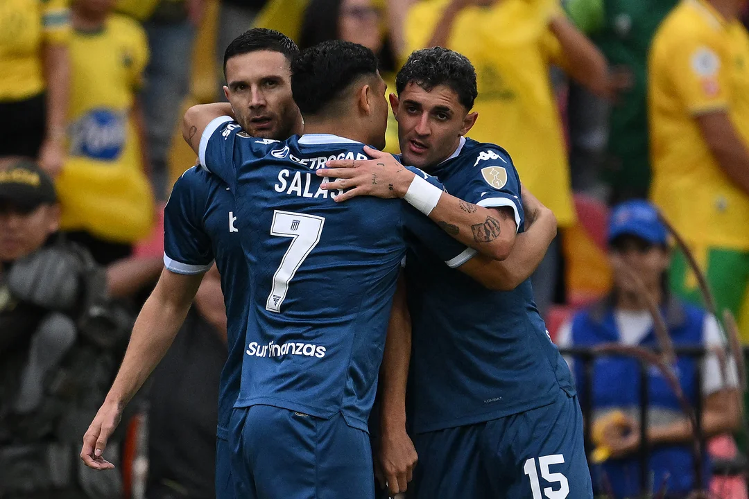 Fútbol: Racing goleó a Bucaramanga y es el único líder de su grupo en la Copa Libertadores