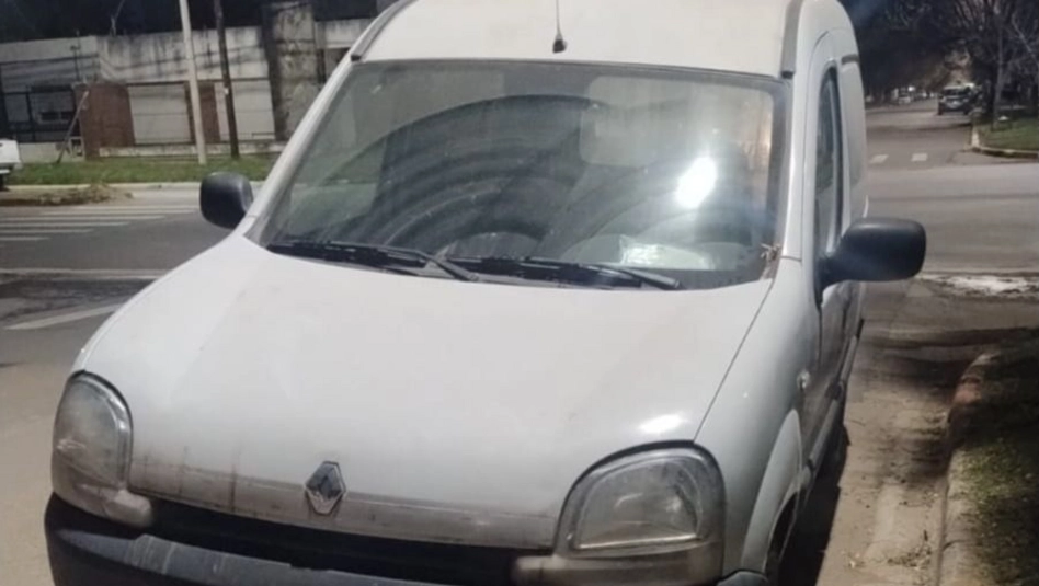 Santa Rosa: intentó robar una Kangoo del Estado que estaba en un taller