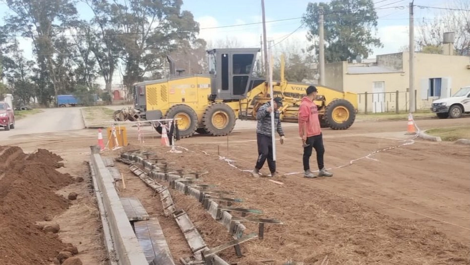 Quemú Quemú: avanza la obra de cordón cuneta y destacan su impacto en el empleo local