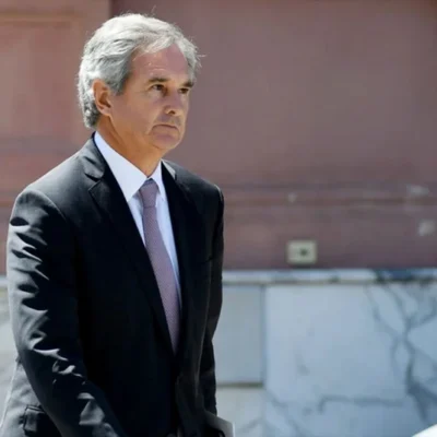 El Gobierno se endeuda por otros 2.000 millones de dólares con bancos internacionales