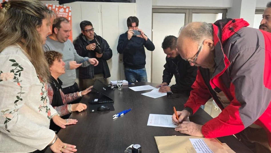 Eduardo Castex invertirá casi $200 millones en maquinaria municipal