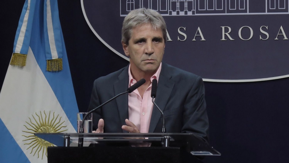 Caputo se financia con fondos que corresponden a las provincias