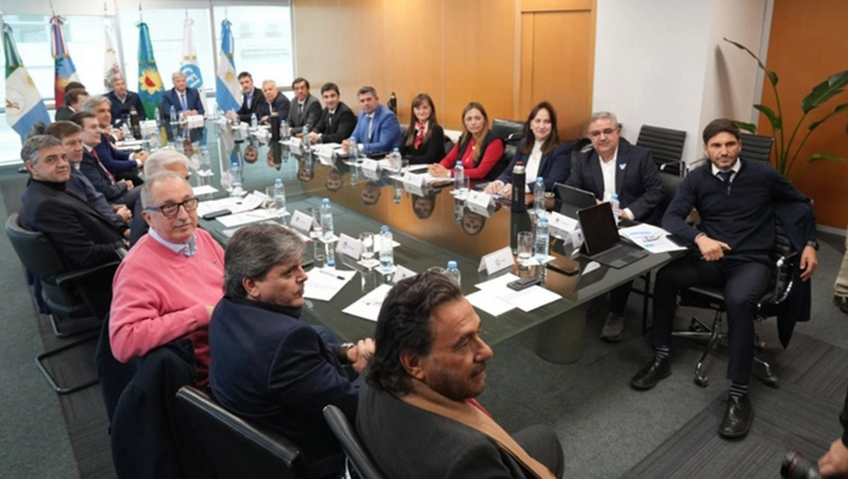 Gobernadores aliados se unen al peronismo y presionan a Milei para que restituya fondos a las provincias