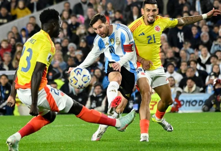 Fútbol: con diez jugadores, la Selección argentina igualó ante Colombia por las Eliminatorias Sudamericanas