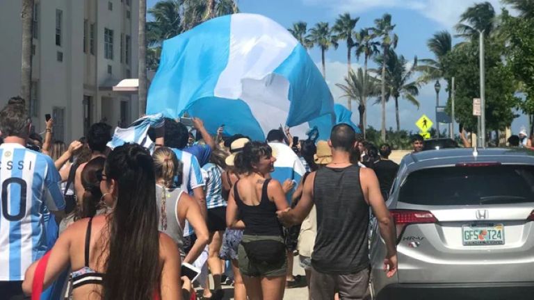 “La grieta también llegó al consumo”, un sector viaja a Miami y el otro no llega a fin de mes