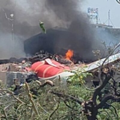 India: tragedia aérea al estrellarse un avión con 242 personas a bordo