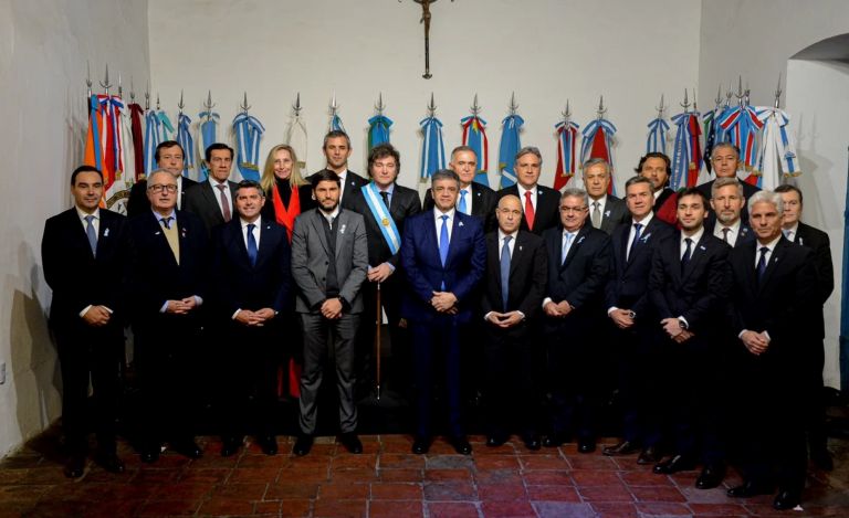En medio de la pelea por fondos, el Gobierno convoca al Consejo de Mayo para tratar las reformas