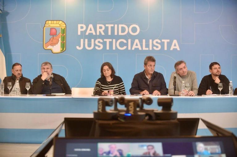 Con presencia de Massa, Grabois y Máximo, el PJ delineó su estrategia tras el fallo contra Cristina Kirchner