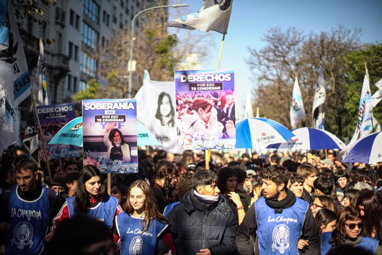 Cristina Kirchner llamó a la militancia peronista a organizarse y reafirmó que “vamos a volver”