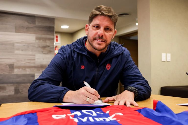 Fútbol: San Lorenzo presentó a Damián Ayude como nuevo DT tras la intempestiva salida de Russo