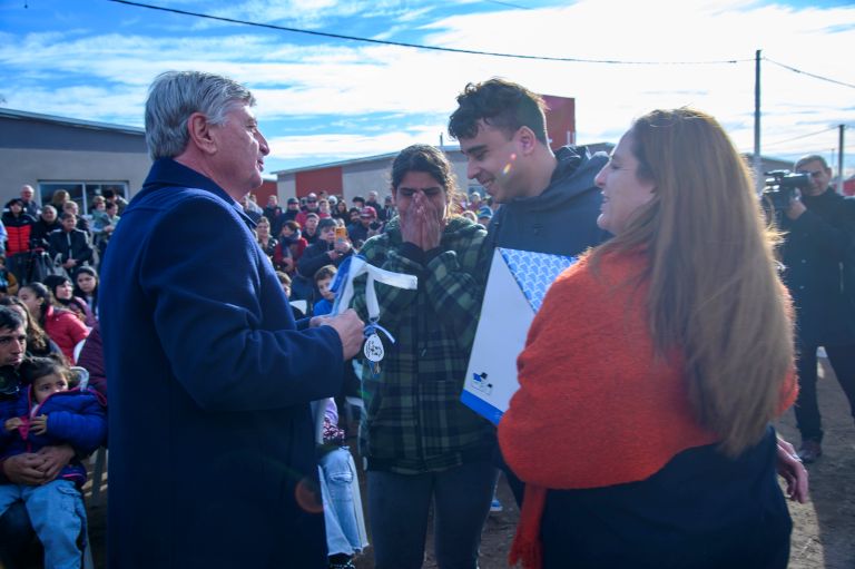 “Garantizamos la casa propia a 109 familias de Eduardo Castex”, afirmó el gobernador Ziliotto