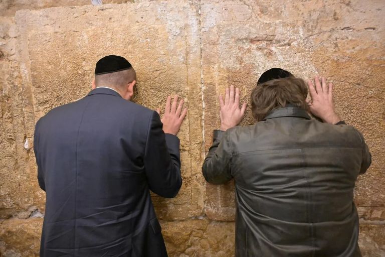 Javier Milei llegó a Israel y fue a visitar el Muro de los Lamentos