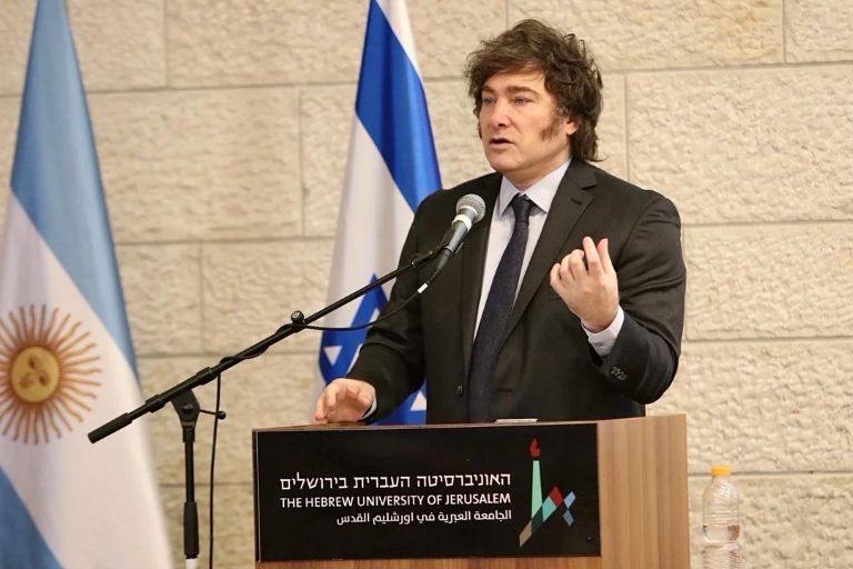 “Cuando el Ejecutivo no presiona, la Justicia actúa con celeridad”, dijo Milei desde Israel sobre la condena a Cristina