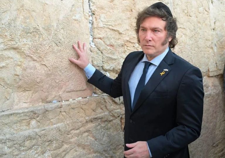 Milei disertó en el Parlamento de Israel y confirmó que en 2026 mudará la Embajada a Jerusalén