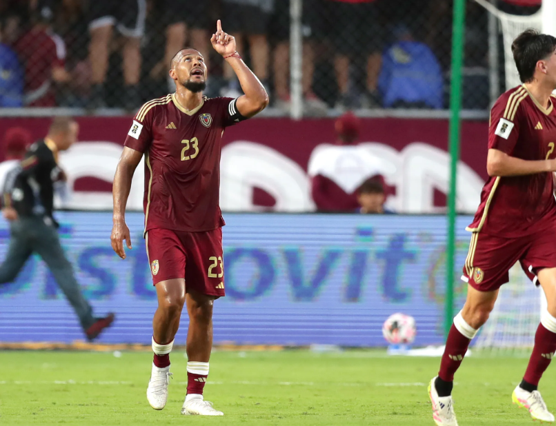 Fútbol: Venezuela venció a Bolivia y se metió en el repechaje