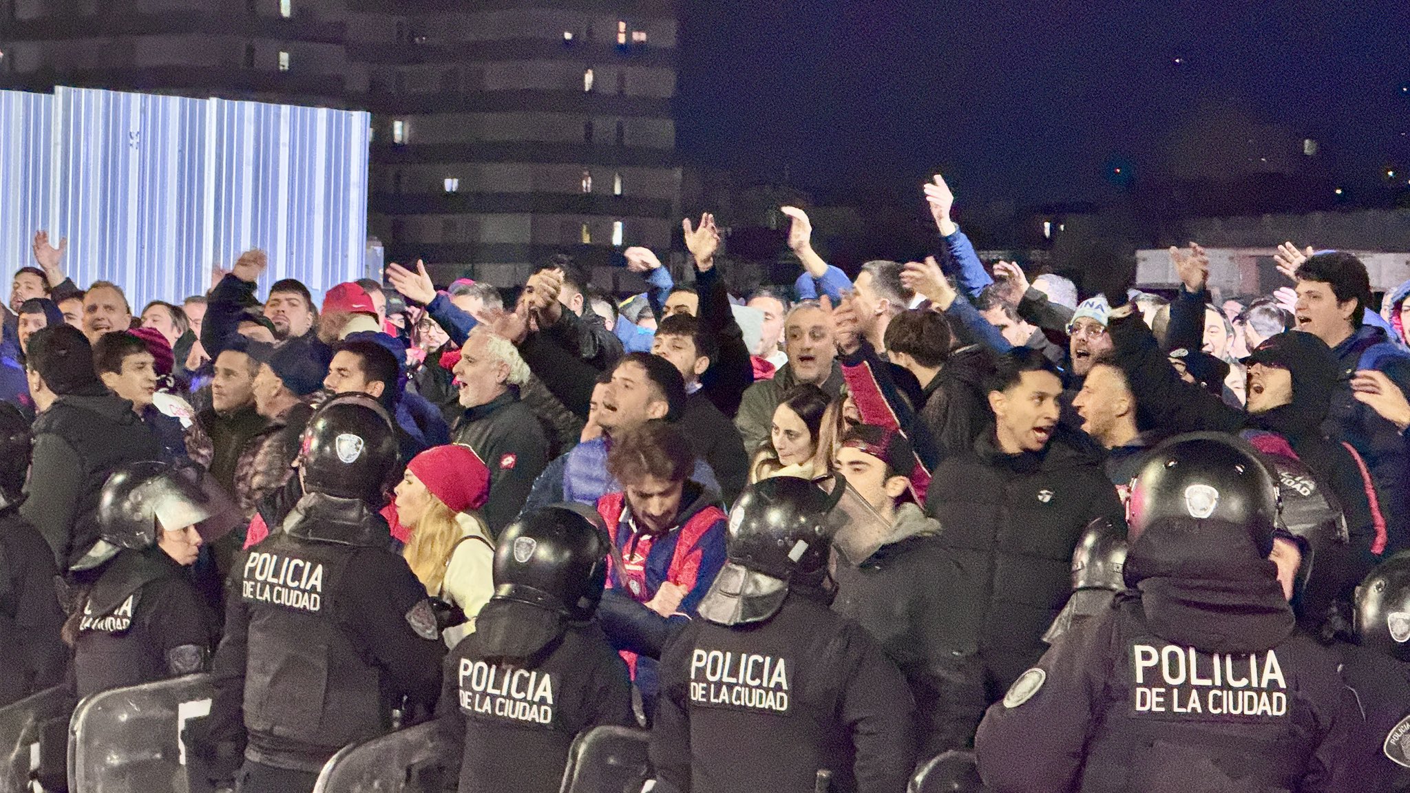 Masiva marcha de hinchas de San Lorenzo contra Moretti