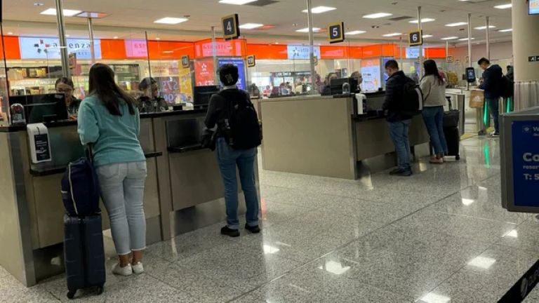 Ecuador: el Gobierno comenzará a pedir visas de tránsito a ciudadanos de 45 países