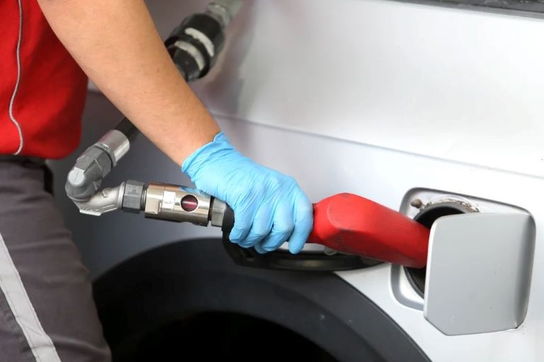 Sube el impuesto a los combustibles y se espera un aumento en naftas y gas oil