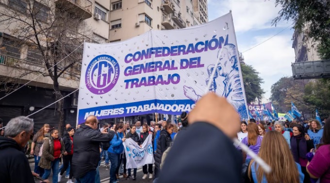 La Justicia laboral declaró inconstitucional el decreto de Milei que limita el derecho a huelga