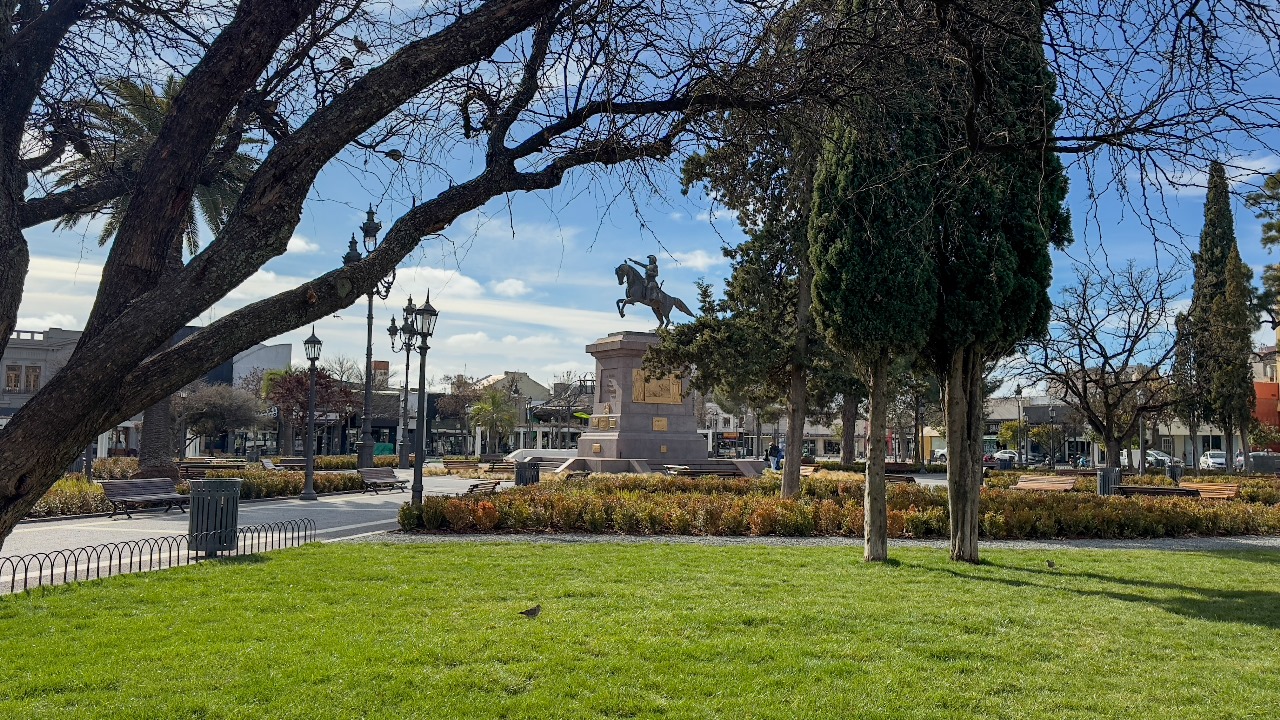 Semipeatonal y renovación de la plaza San Martín: ¿cuántos adoquines, luces y plantas se instalaron?
