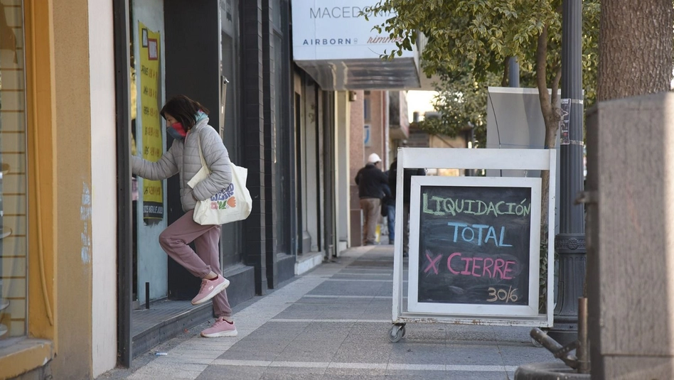 El comercio resiste, pero se encienden alertas por caída en el consumo y riesgo de cierres
