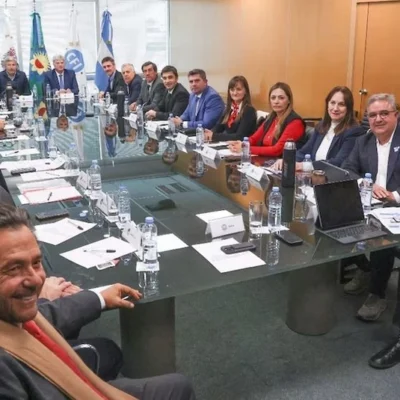 Amplia oposición presentó proyectos para asegurar fondos a las provincias