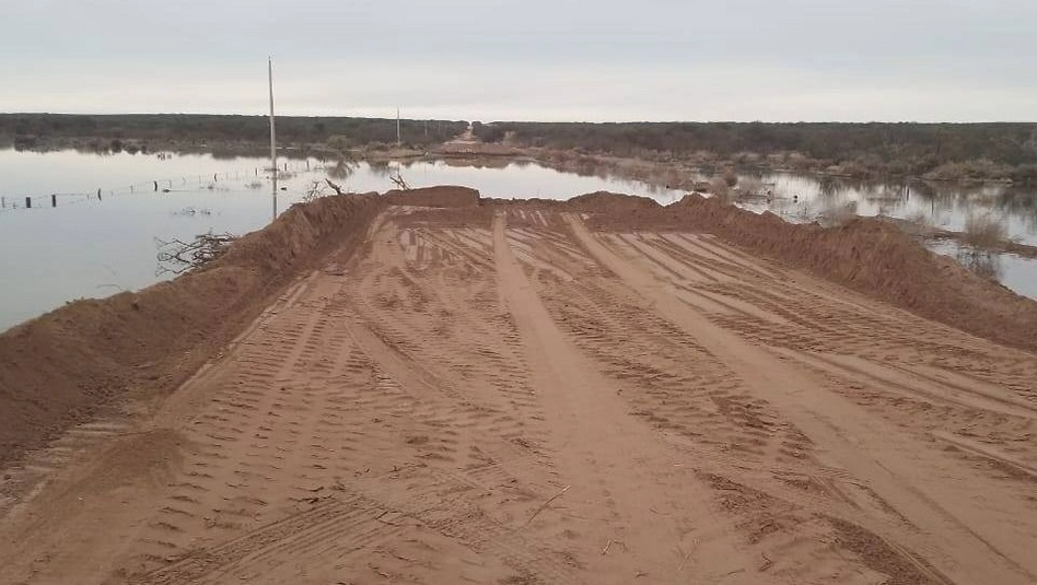 Jacinto Arauz avanza con obras viales y viviendas, pero la recaudación cae drásticamente