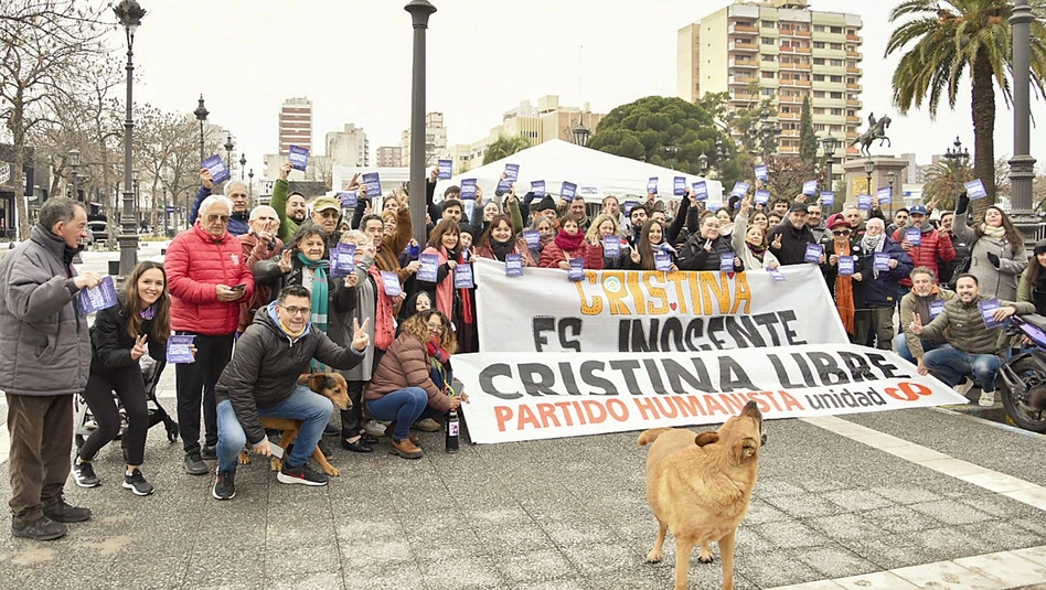 Militantes se concentraron en Santa Rosa para pedir la liberación de Cristina Fernández de Kirchner