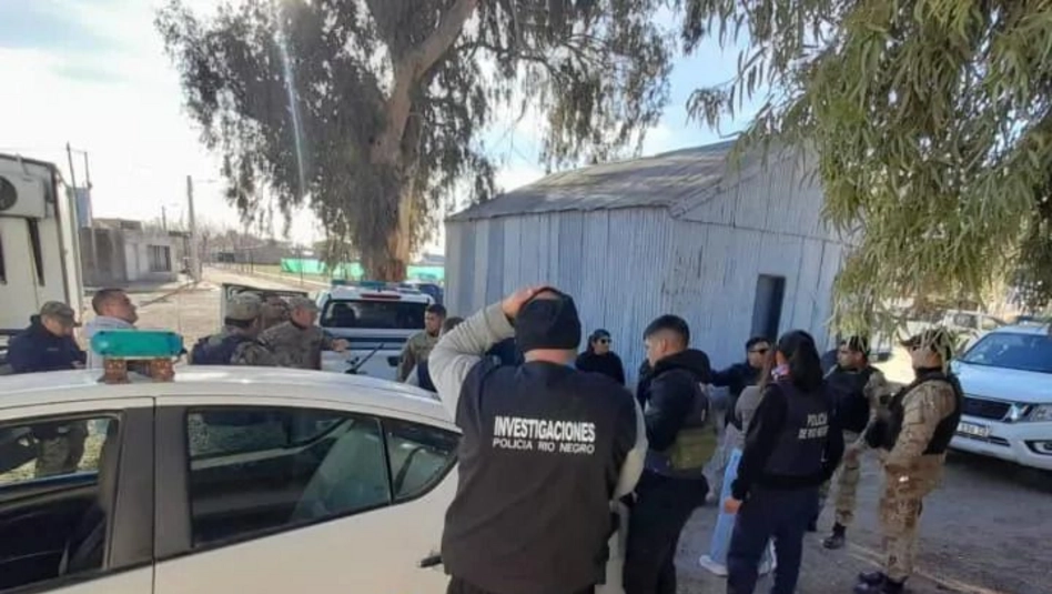 Allanamientos en Choele Choel: detuvieron a dos sospechosos por un robo y secuestraron una camioneta
