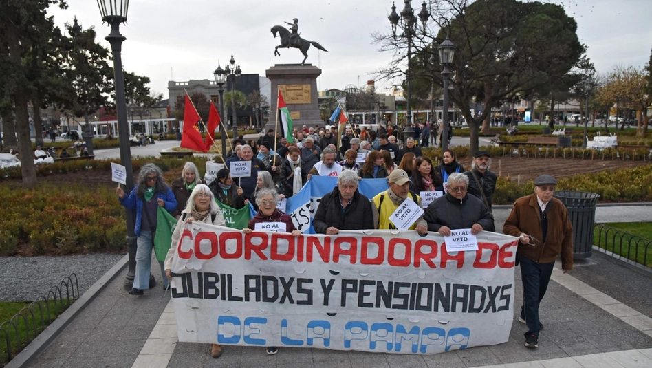 Marcha en Santa Rosa contra el veto presidencial: “Es un genocidio a los jubilados”