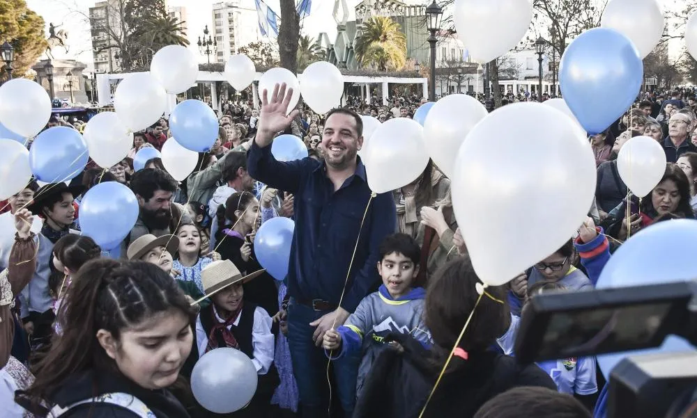 Di Napoli inauguró la semipeatonal y la renovación de la plaza San Martín