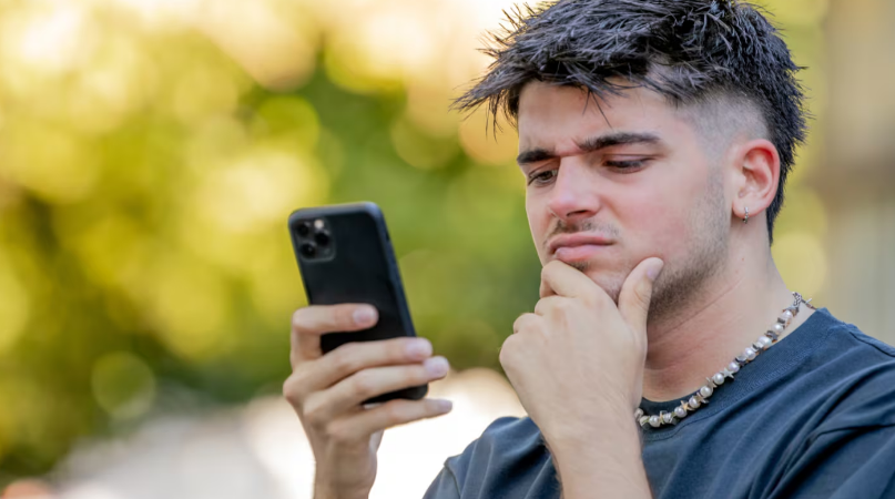 Alerta por una peligrosa estafa que llega por SMS: simulan un envío demorado del correo y roban tu tarjeta
