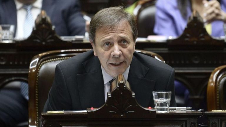 Zago advirtió que el Gobierno “no tiene los votos” para blindar los vetos y pidió volver al diálogo