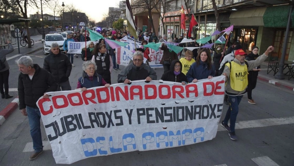 Jubilados pampeanos repudiaron el veto de Milei a leyes clave para el sector
