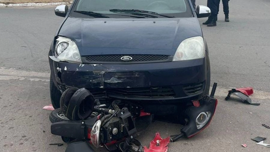 Choque entre auto y moto en Victorica: dos menores con heridas graves