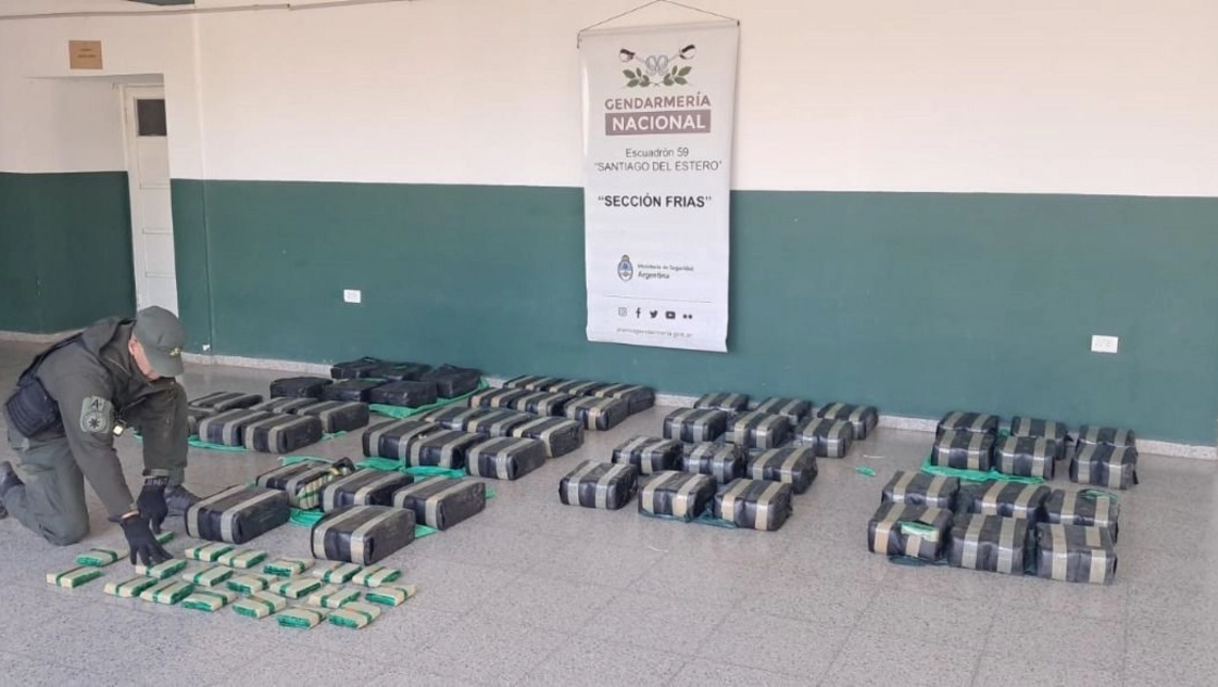 Interceptaron un camión que traía 270 kg de hojas de coca a La Pampa