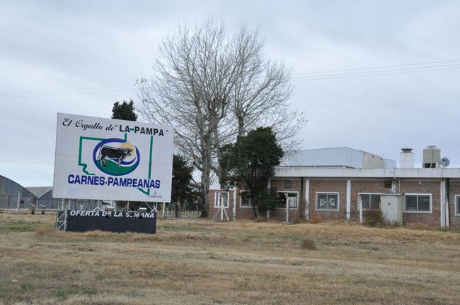 Evitan despidos de Carnes Pampeanas reduciendo la jornada de trabajo