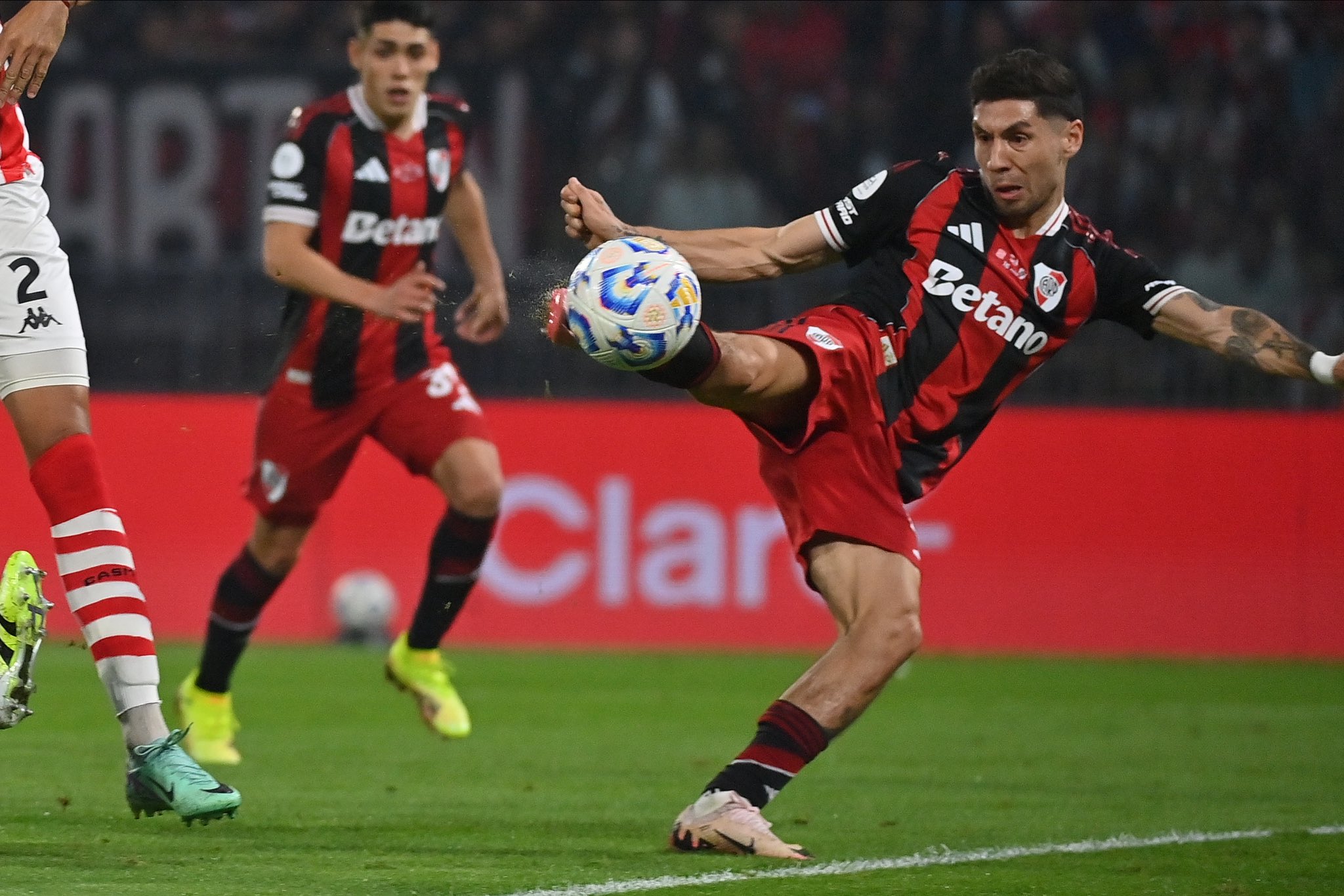 Fútbol: con un doblete de Montiel, River goleó a San Martín de Tucumán y avanzó en la Copa Argentina