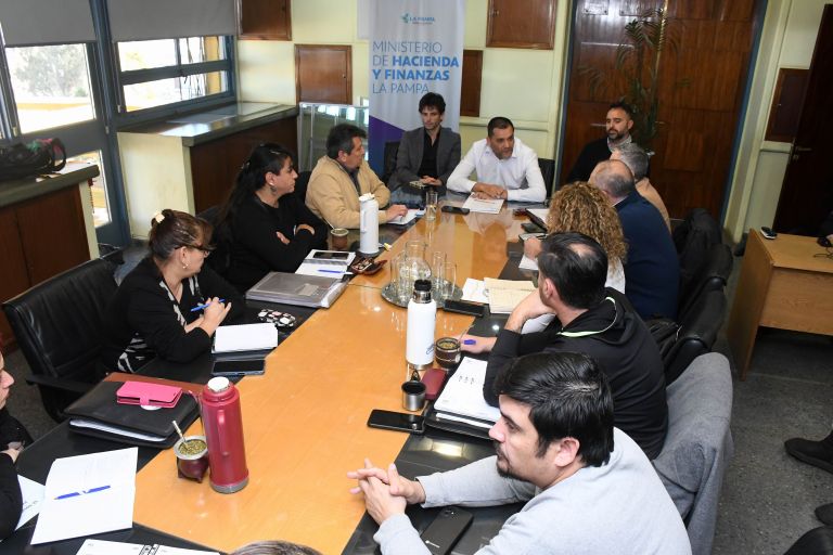 El Gobierno de La Pampa continúa con la paritaria estatal y dice que sigue avanzando con la recuperación del salario