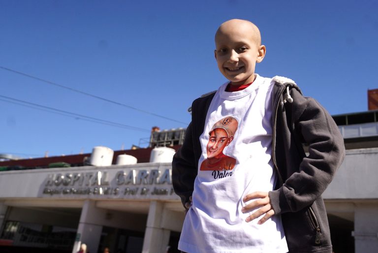La hermosa historia de Valentín, el niño pampeano que tocó la campana de la esperanza gracias al Garrahan