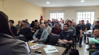 Reunión con productores en La Adela por apoyo crediticio