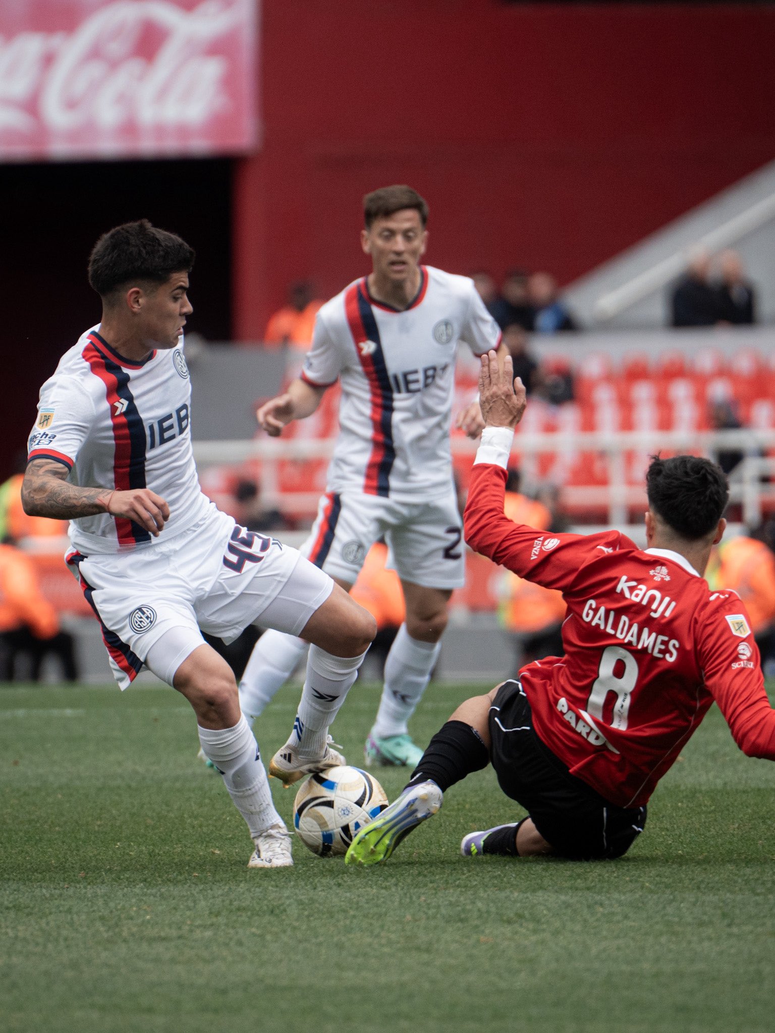 Fútbol: Independiente y San Lorenzo igualaron 1 a 1 en Avellaneda