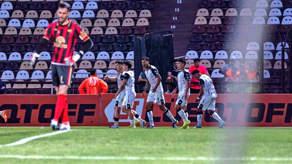 Fútbol: Gimnasia de Mendoza venció a Deportivo Madryn por penales y ascendió a la primera división del fútbol argentino