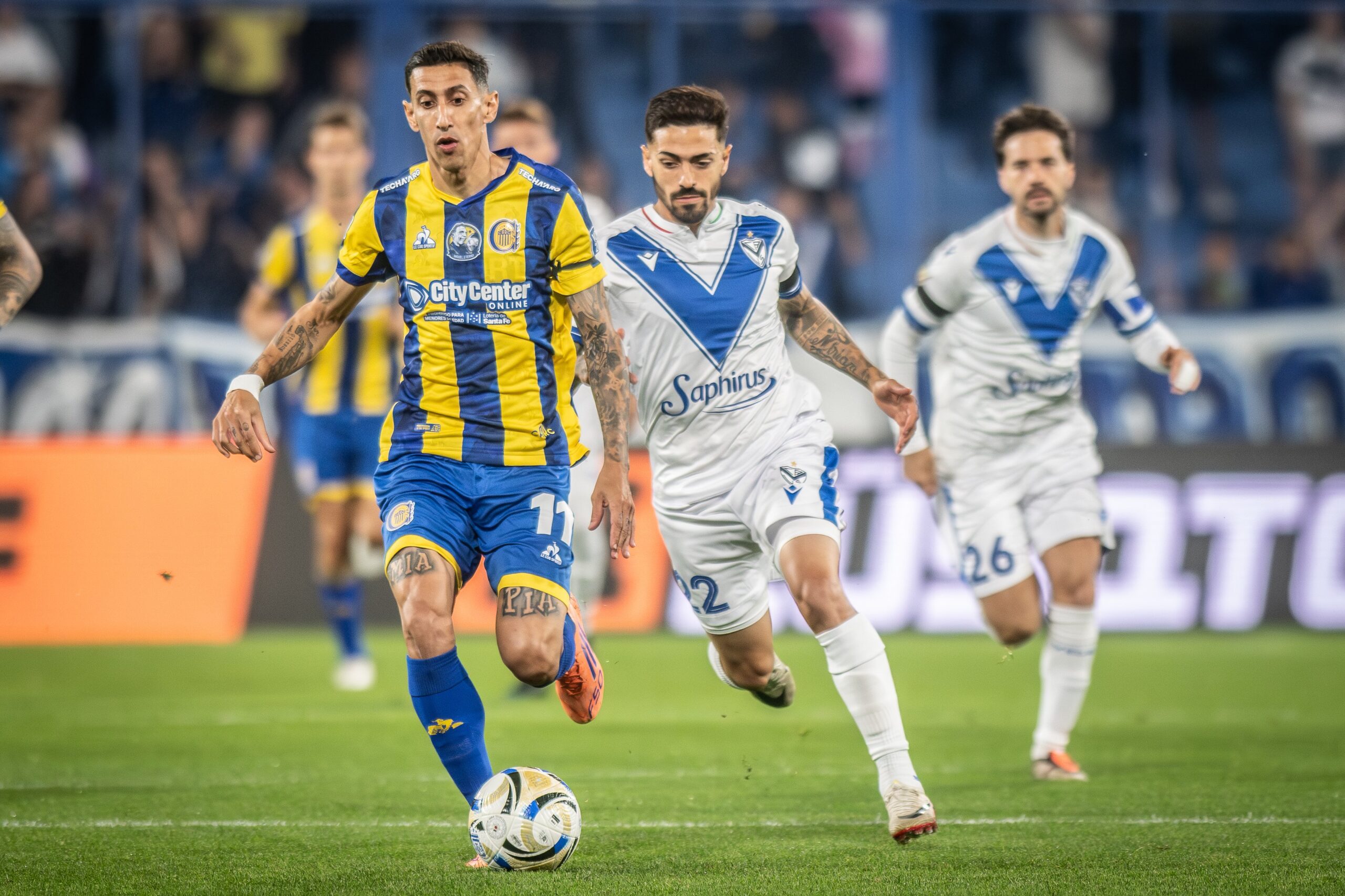 Fútbol: Rosario Central le ganó a Vélez sobre el final y es líder absoluto de la Tabla Anual