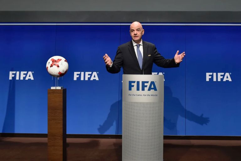 Fútbol: Gianni Infantino prometió llevar un Mundial a Bolivia