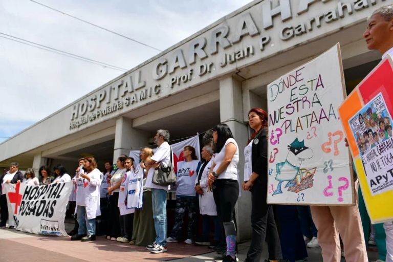 El Gobierno promulgó las leyes de financiamiento universitario y pediátrico, pero postergó su aplicación