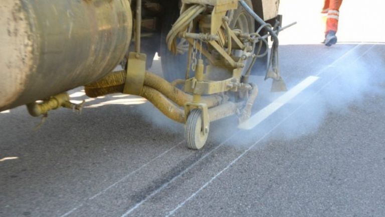 El Gobierno de La Pampa hará señalamiento horizontal en rutas y pavimentación urbana en Toay